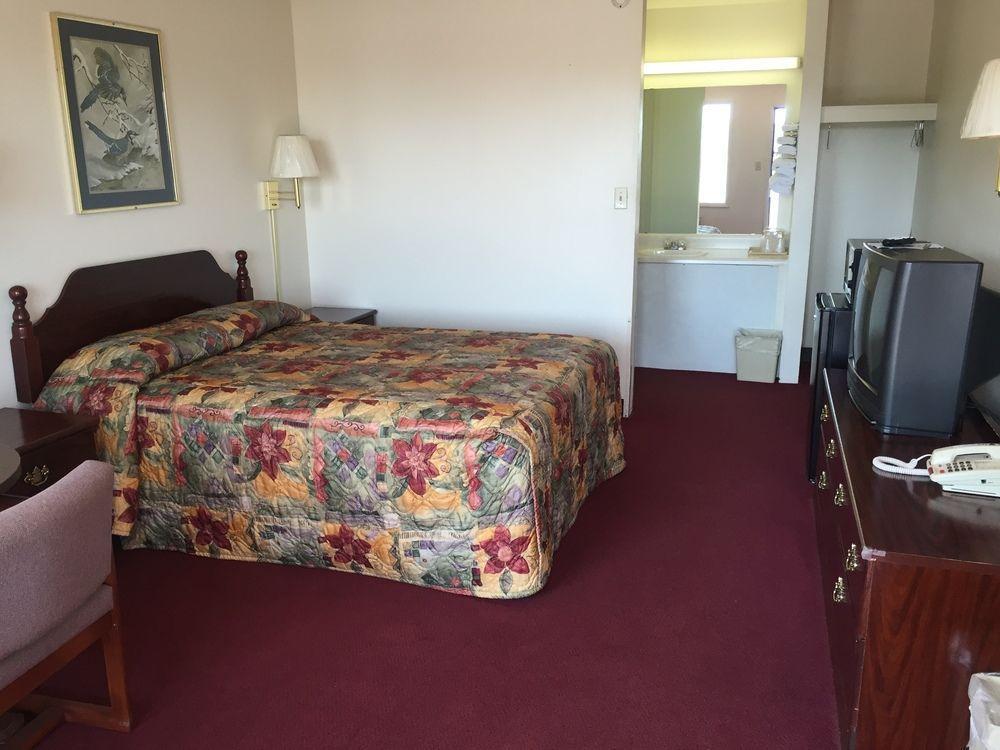 Economy Inn St. James Екстериор снимка