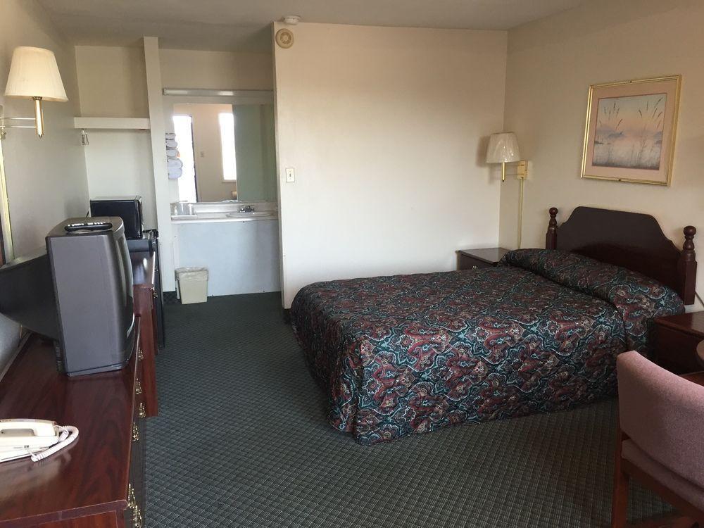Economy Inn St. James Екстериор снимка