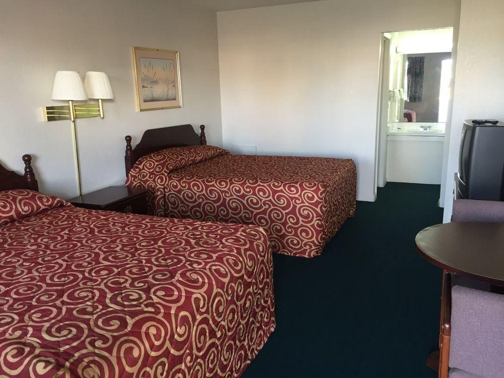 Economy Inn St. James Екстериор снимка