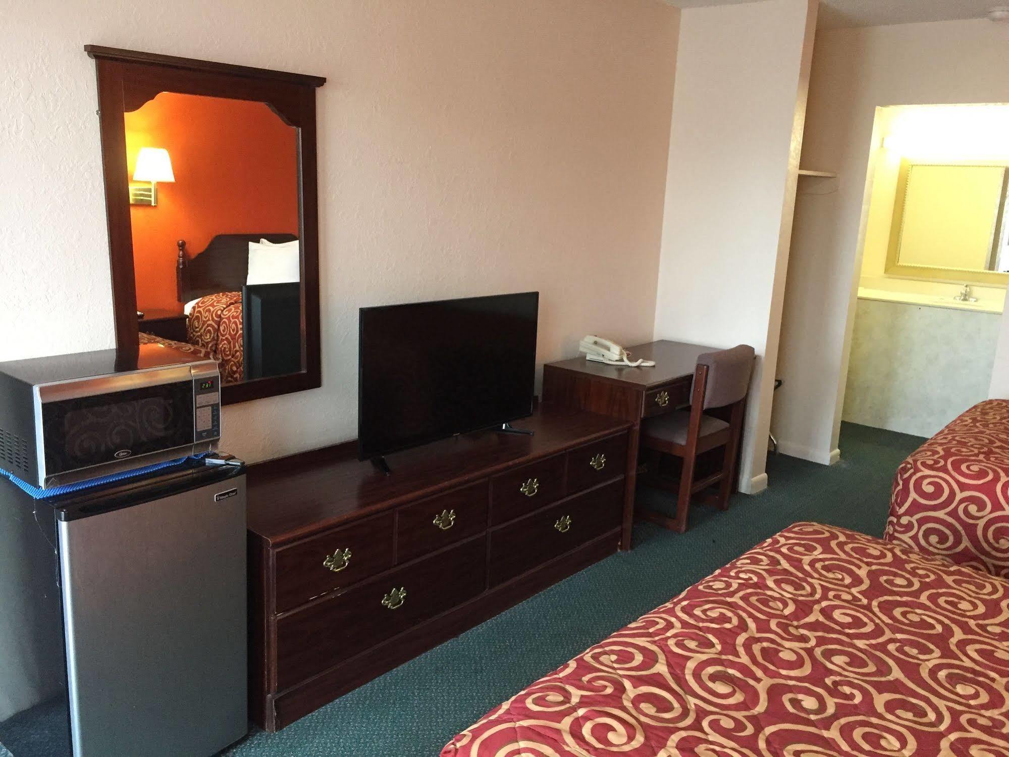 Economy Inn St. James Екстериор снимка