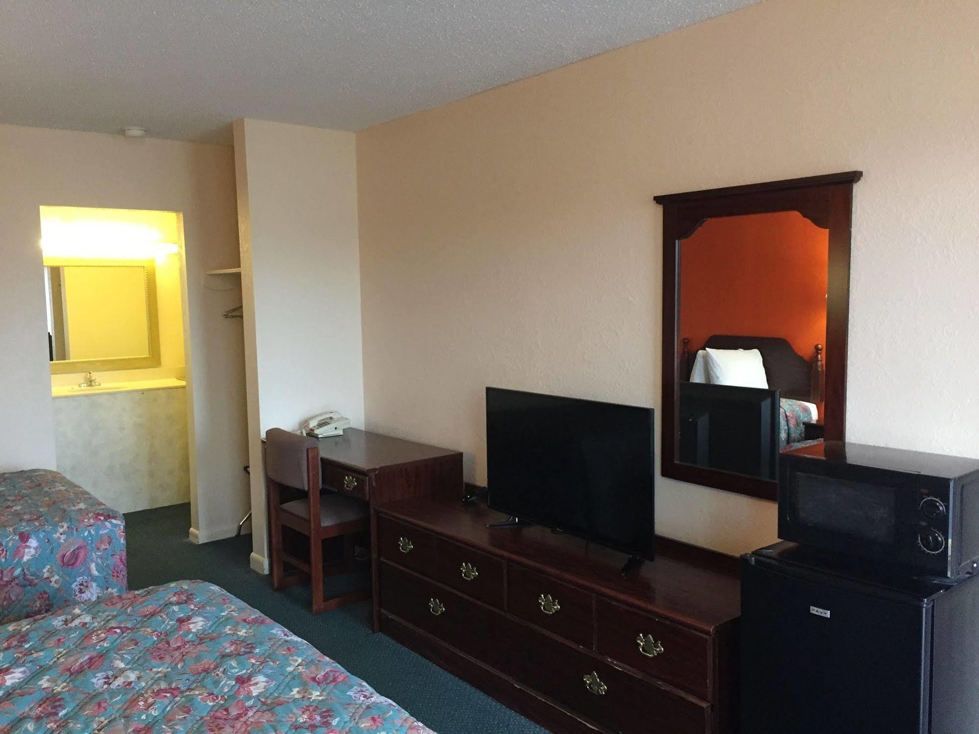 Economy Inn St. James Екстериор снимка
